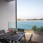 Seaside Polic, Rogoznica Apartment *