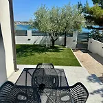 Seaside Polic, Rogoznica Apartment