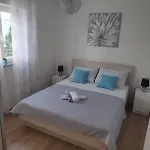 Seaside Polic, Rogoznica Apartment