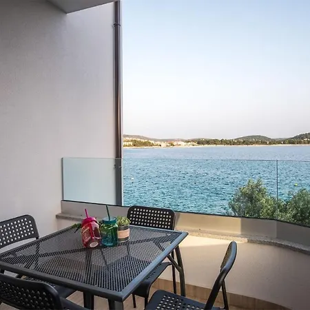 Seaside Polic, Rogoznica Apartment *