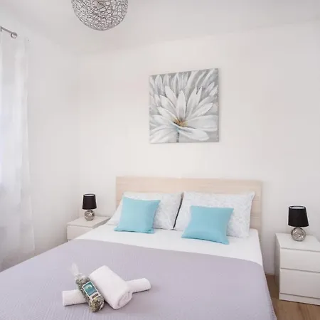 Seaside Polic, Rogoznica Zečevo