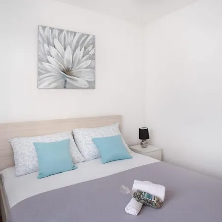 Seaside Polic, Rogoznica Apartment *