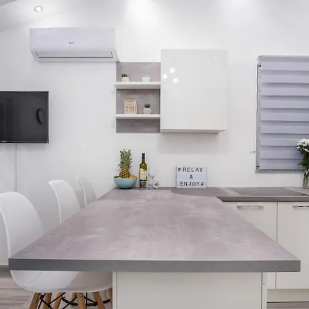 Seaside Polic, Rogoznica Zečevo