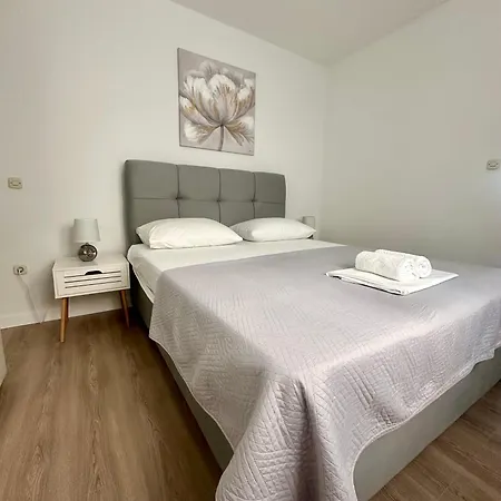 Seaside Polic, Rogoznica Zečevo