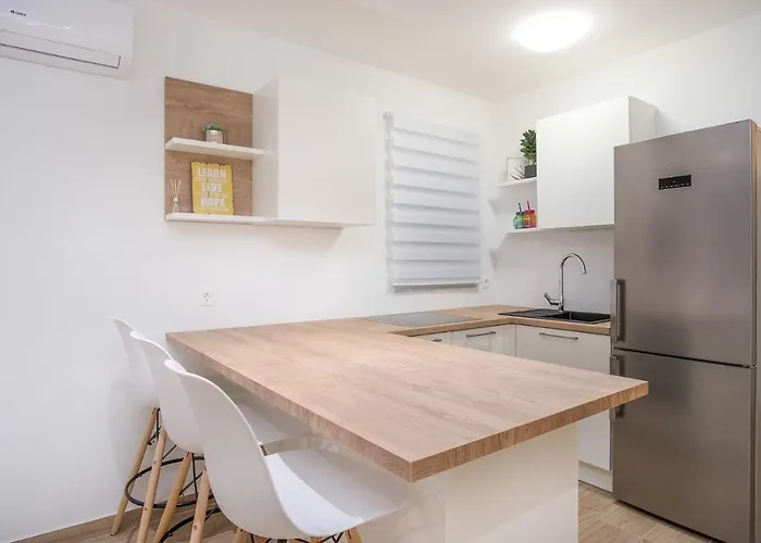 Seaside Polic, Rogoznica