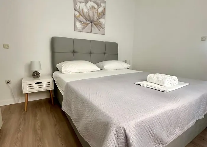 Seaside Polic, Rogoznica Zečevo