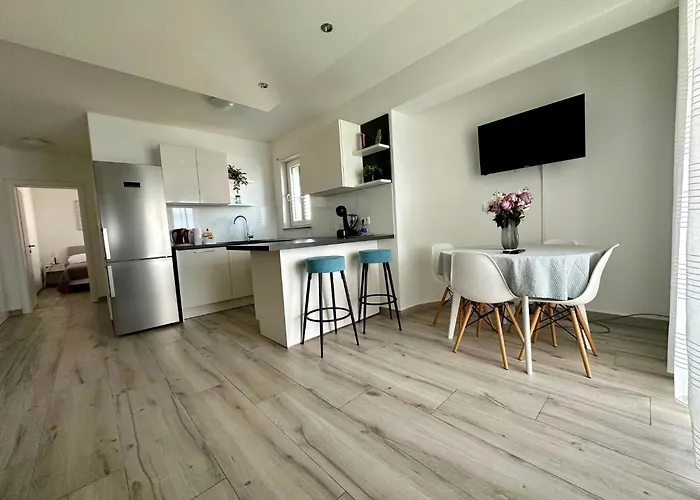 Seaside Polic, Rogoznica *