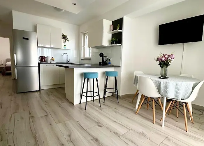 Seaside Polic, Rogoznica Zečevo